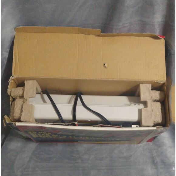 GORDON 9" HOT LAMINATOR 92499 and Gordon Pouch Laminate, 9 X 11 X 1/2”, 9 PCs - Picture 4 of 5